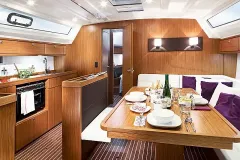 1354297650000100000_bavaria_cruiser46_interior